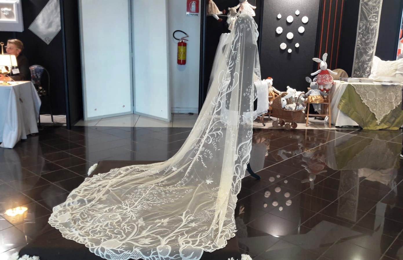 Il ricamo su tulle. Esperta Paola Matteucci (M.A.M.)